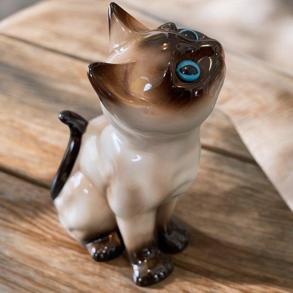 Enesco Siamese cat figurine, ceramic with glass eyes, mid-century, no flaws